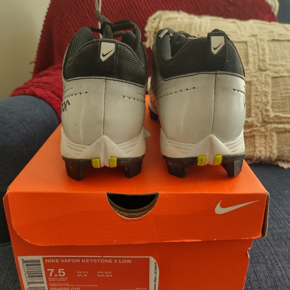 Cleats - Picture 4 of 5